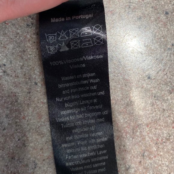 Summum Black Long Sleeve - Picture 2 of 3